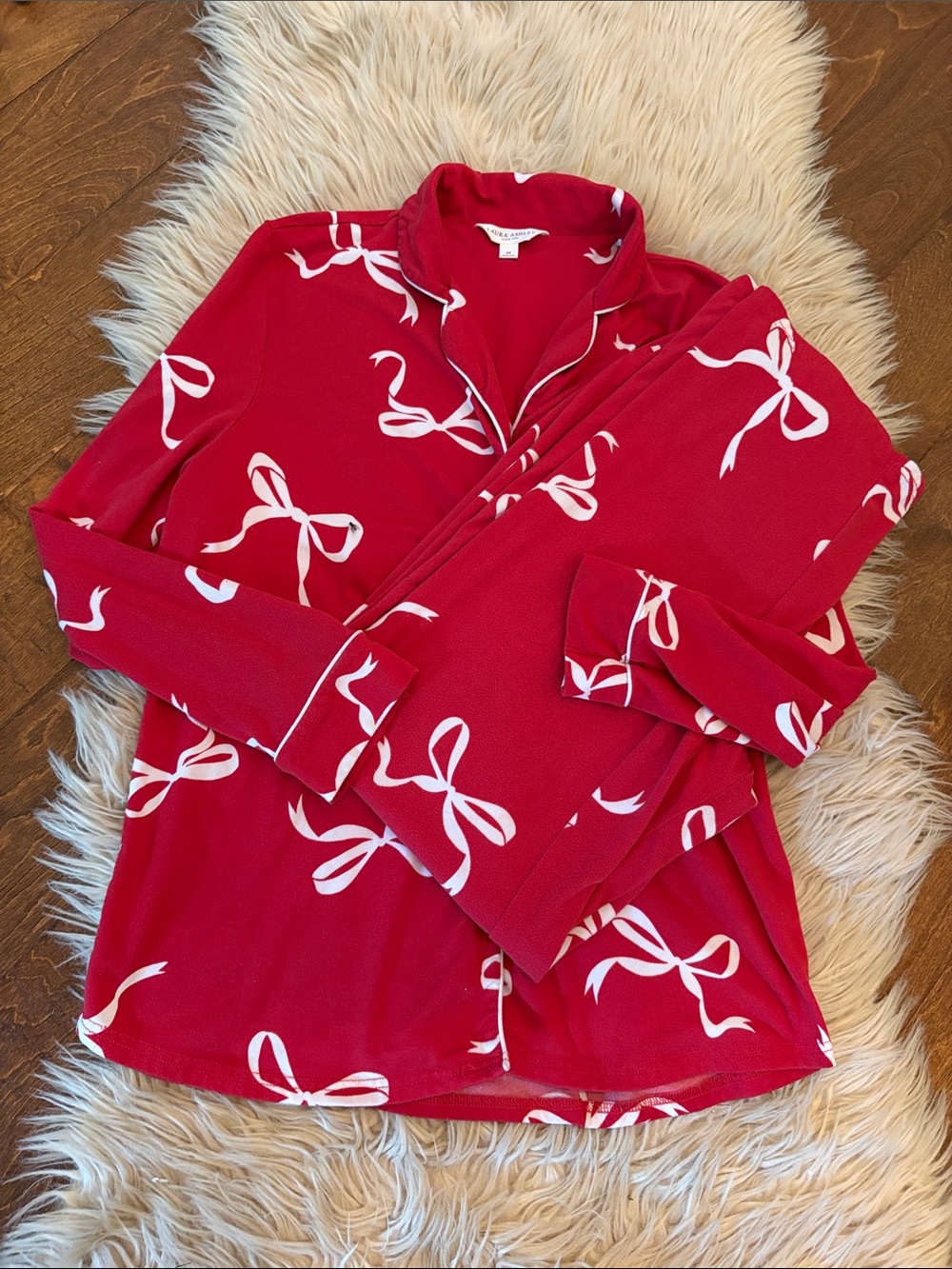 Beautiful 🤩 Laura Ashley Bow-Print Pajama Set